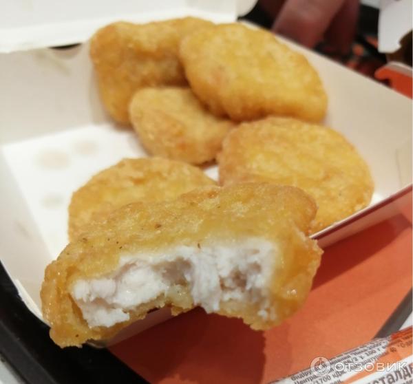 чикен макнаггетс макдональдс. чикен наггетсы классические. наггетсы макдональдс вес 1 шт. наггетсы вкусно и точка калории. наггетсы и стрипсы.