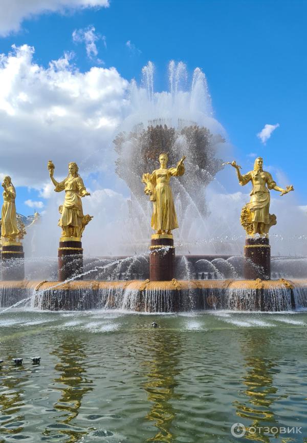 Колесо обозрения Солнце Москвы на территории ВДНХ (Россия, Москва) фото