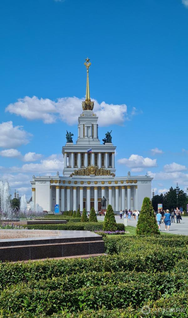 Колесо обозрения Солнце Москвы на территории ВДНХ (Россия, Москва) фото