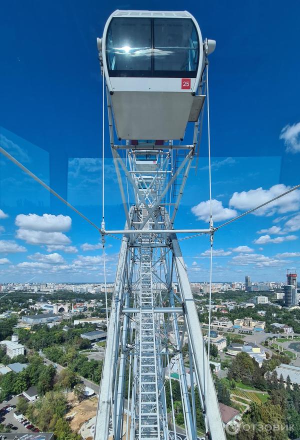Колесо обозрения Солнце Москвы на территории ВДНХ (Россия, Москва) фото