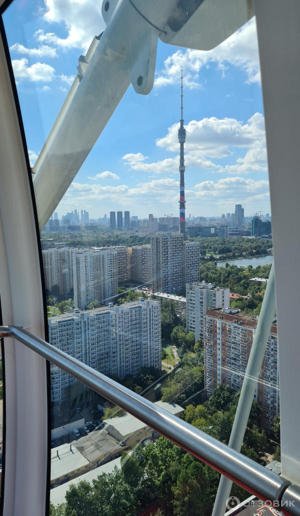 Колесо обозрения Солнце Москвы на территории ВДНХ (Россия, Москва) фото