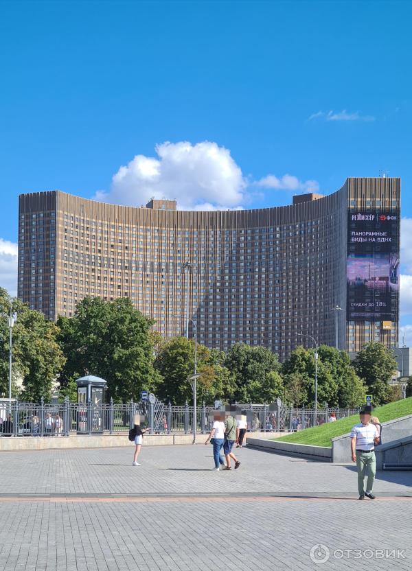 Колесо обозрения Солнце Москвы на территории ВДНХ (Россия, Москва) фото