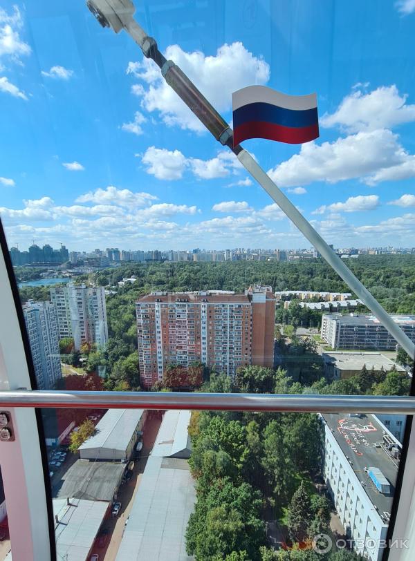 Колесо обозрения Солнце Москвы на территории ВДНХ (Россия, Москва) фото