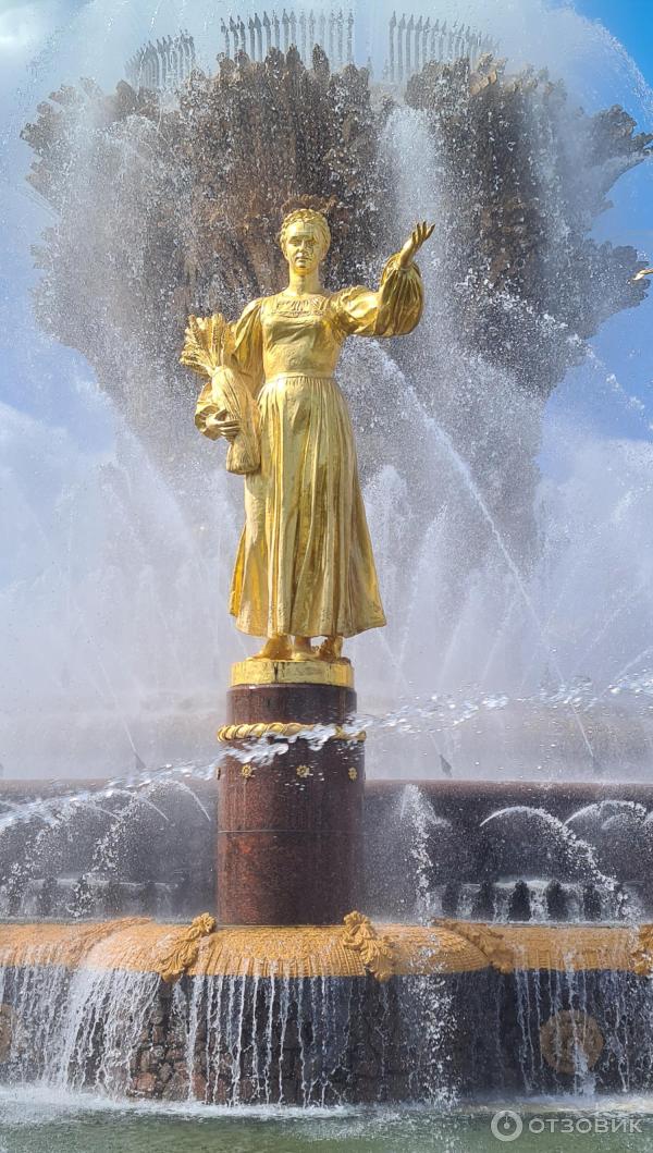 Колесо обозрения Солнце Москвы на территории ВДНХ (Россия, Москва) фото