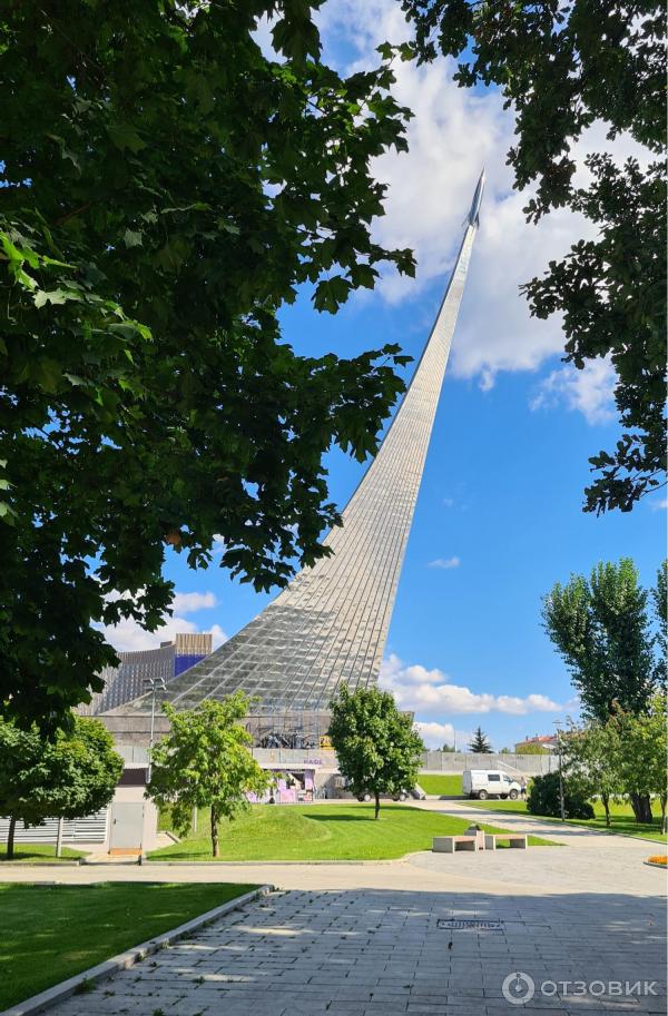 Колесо обозрения Солнце Москвы на территории ВДНХ (Россия, Москва) фото