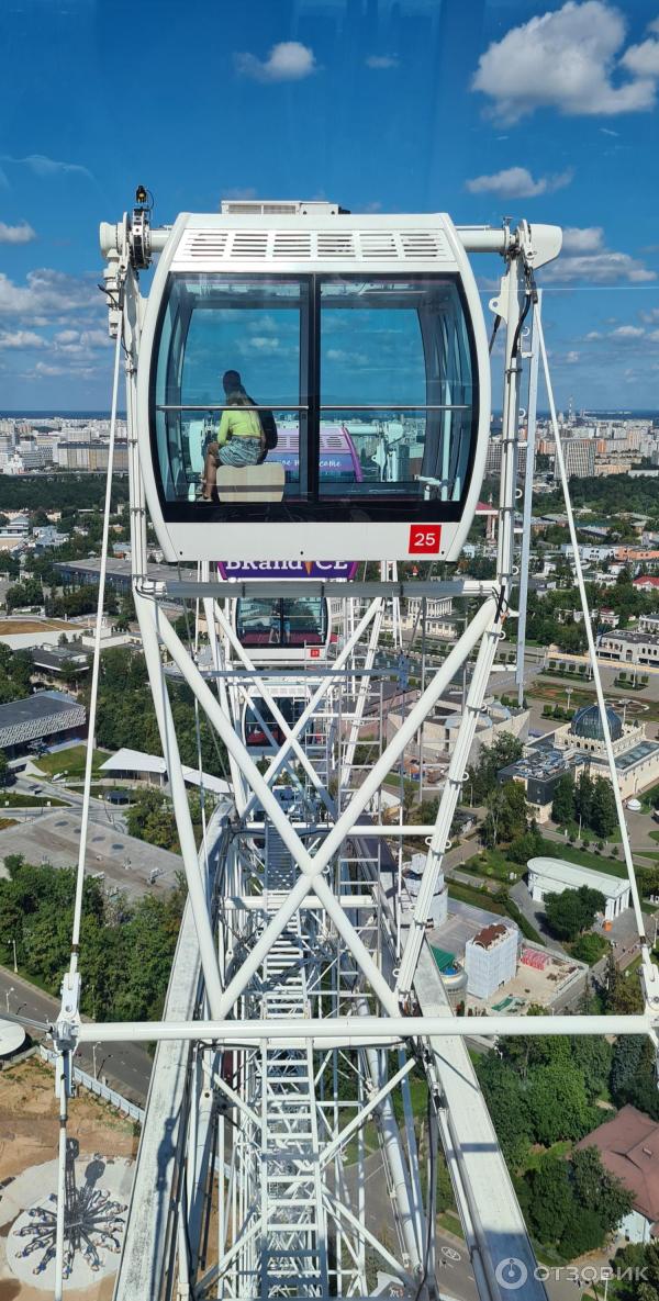 Колесо обозрения Солнце Москвы на территории ВДНХ (Россия, Москва) фото